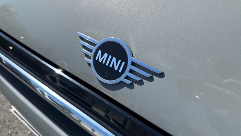 MINI Hatchback 1.5 Cooper Classic 3dr Petrol Hatchback